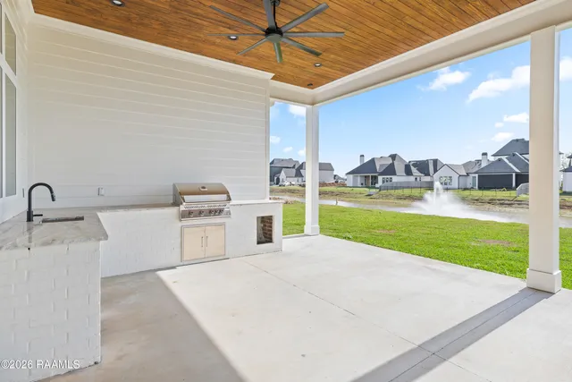 $749,000 | 211 Sabal Grv Lane, Youngsville, LA 70592