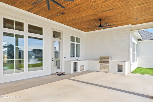 $749,000 | 211 Sabal Grv Lane, Youngsville, LA 70592