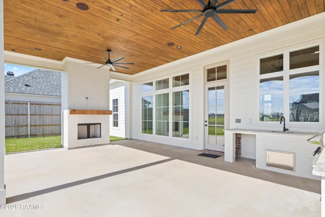 $749,000 | 211 Sabal Grv Lane, Youngsville, LA 70592