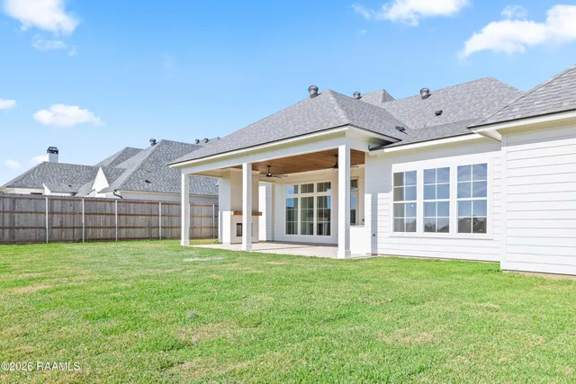 $749,000 | 211 Sabal Grv Lane, Youngsville, LA 70592