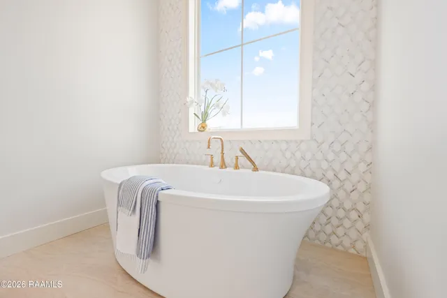 $749,000 | 211 Sabal Grv Lane, Youngsville, LA 70592