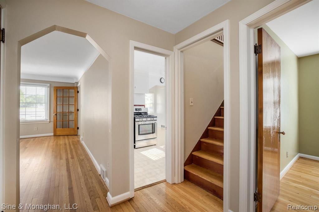 453 Kerby Road Grosse Pointe Farms, MI 48236 - Photo 3 of 32