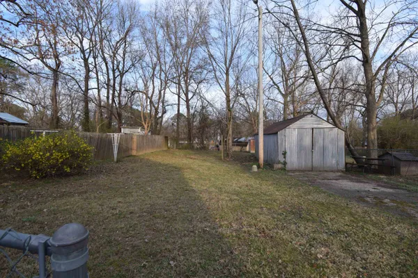 a house view with backyard space