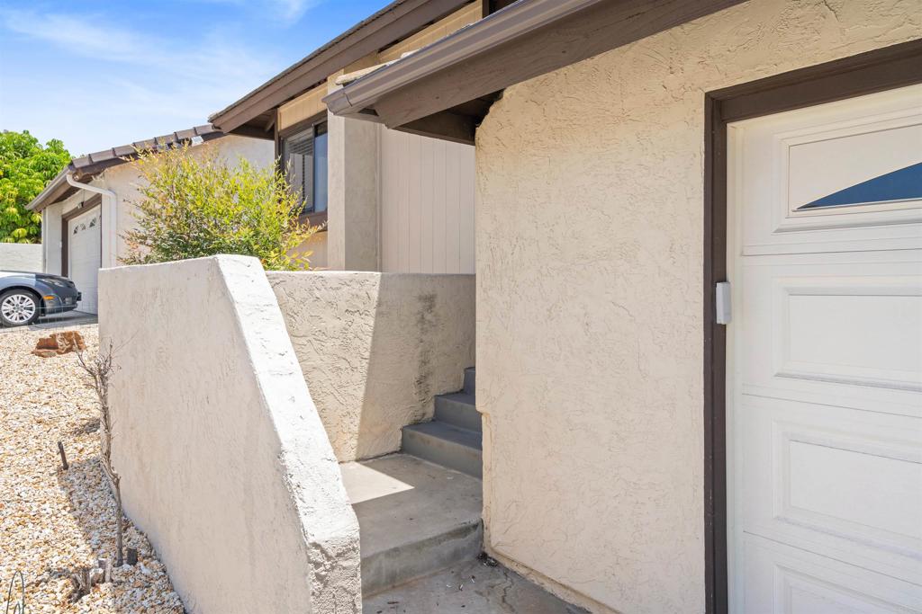 1973 Buckskin Escondido, CA 92027 - Photo 4 of 33