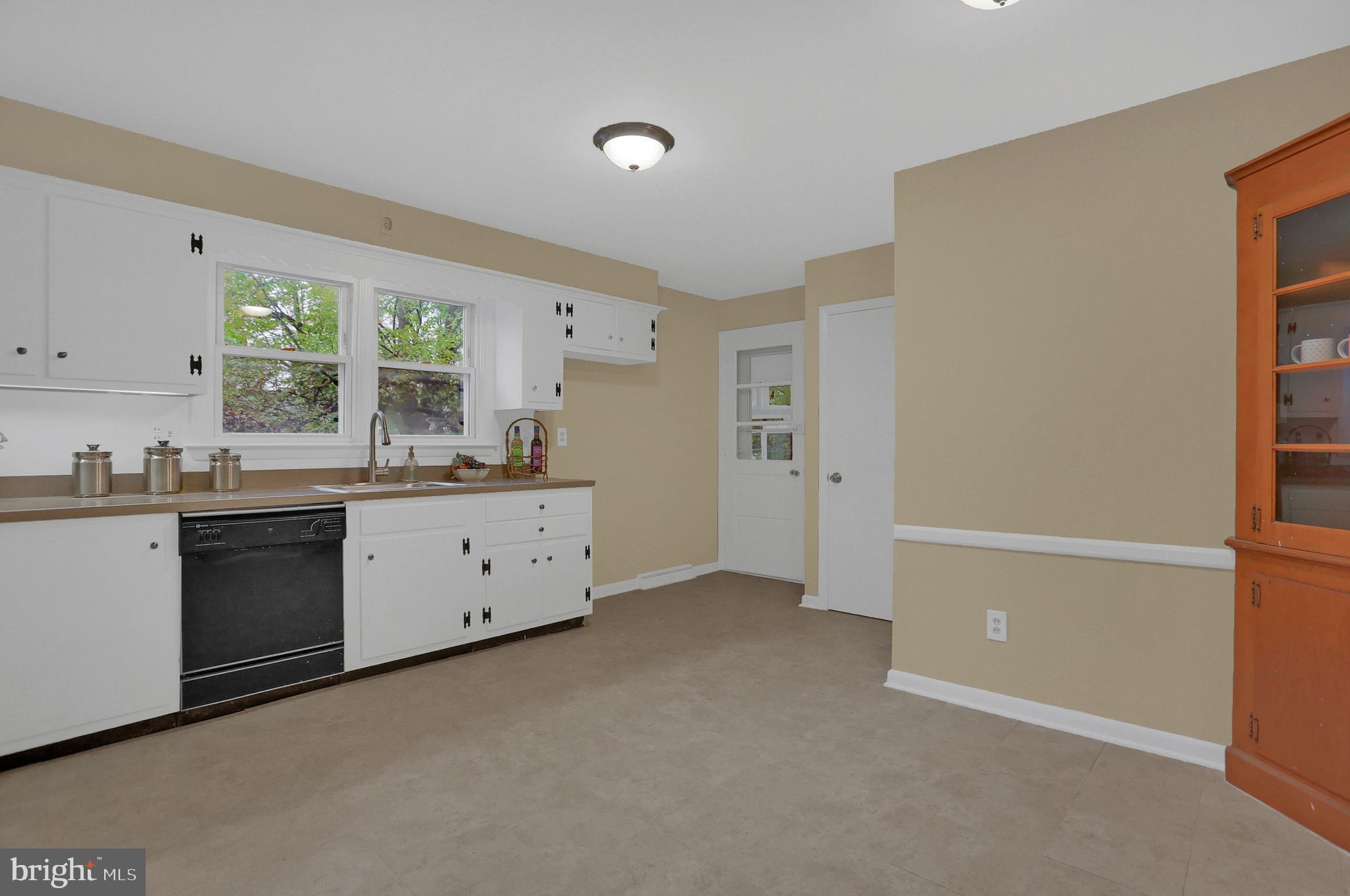 1720 Sammar Road Lancaster, PA 17601 - Photo 8 of 31