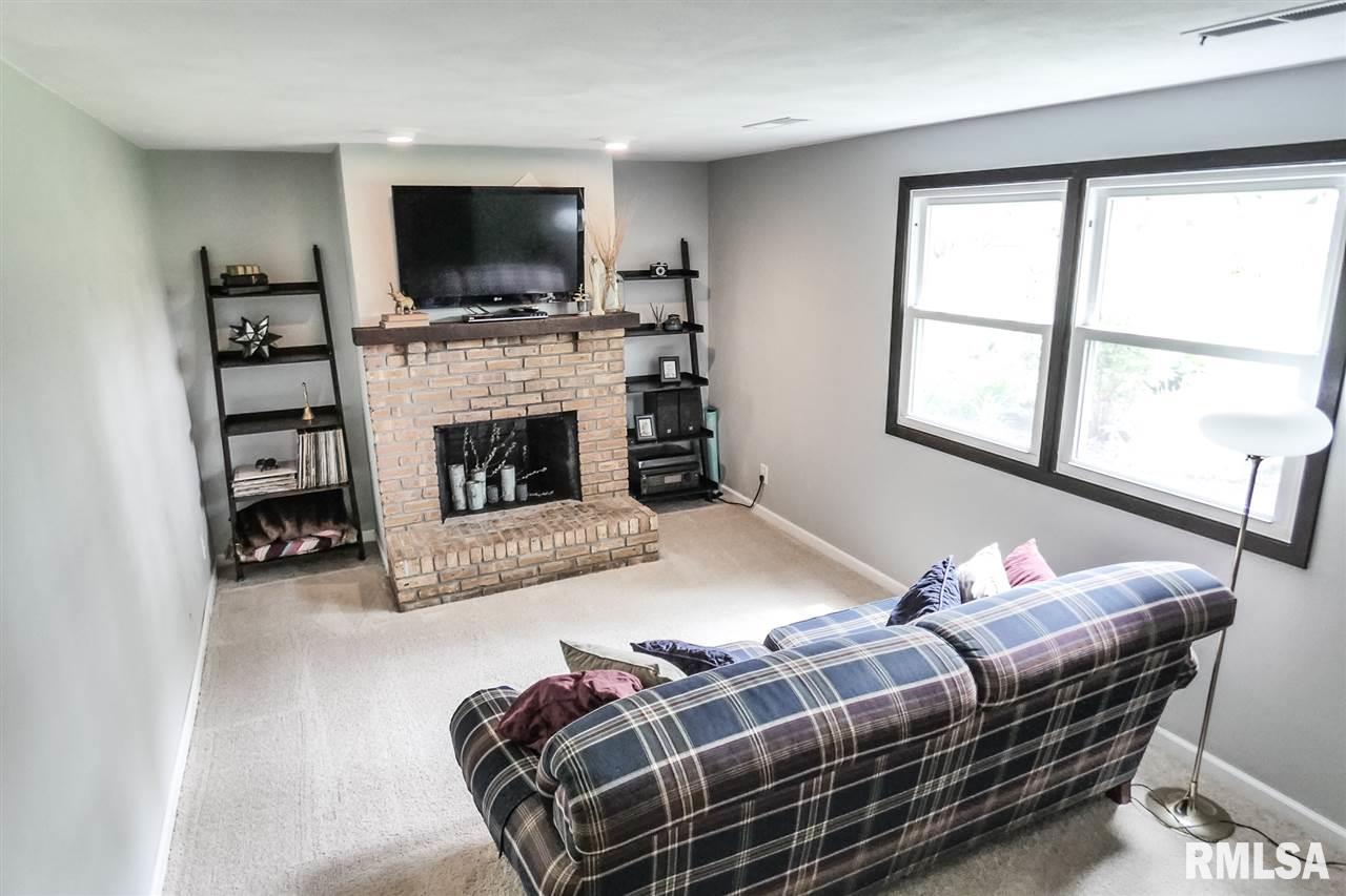 410 West Stonegate Road Peoria, IL 61614 - Photo 20 of 31 Gallery Image 20
