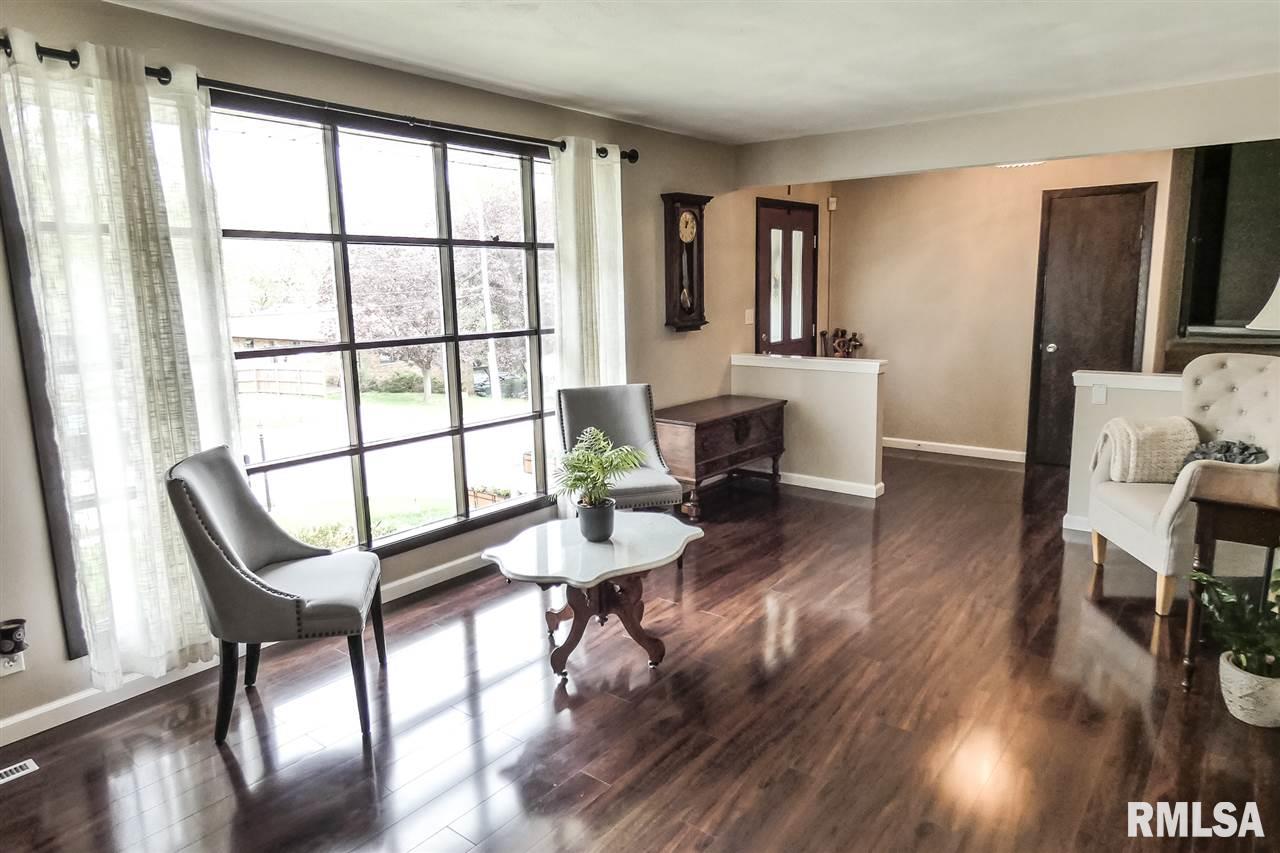 410 West Stonegate Road Peoria, IL 61614 - Photo 4 of 31 Gallery Image 4