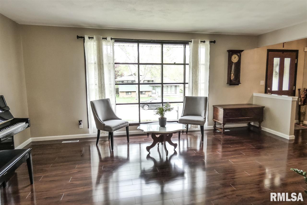 410 West Stonegate Road Peoria, IL 61614 - Photo 5 of 31 Gallery Image 5