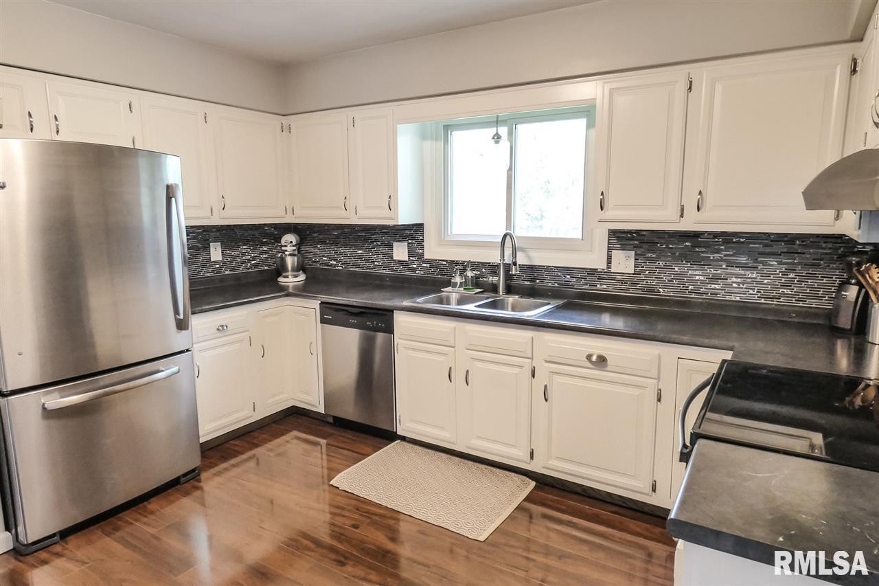 410 West Stonegate Road Peoria, IL 61614 - Photo 8 of 31 Gallery Image 8