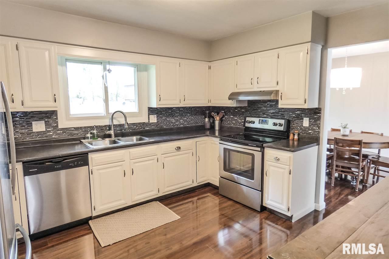 410 West Stonegate Road Peoria, IL 61614 - Photo 9 of 31 Gallery Image 9