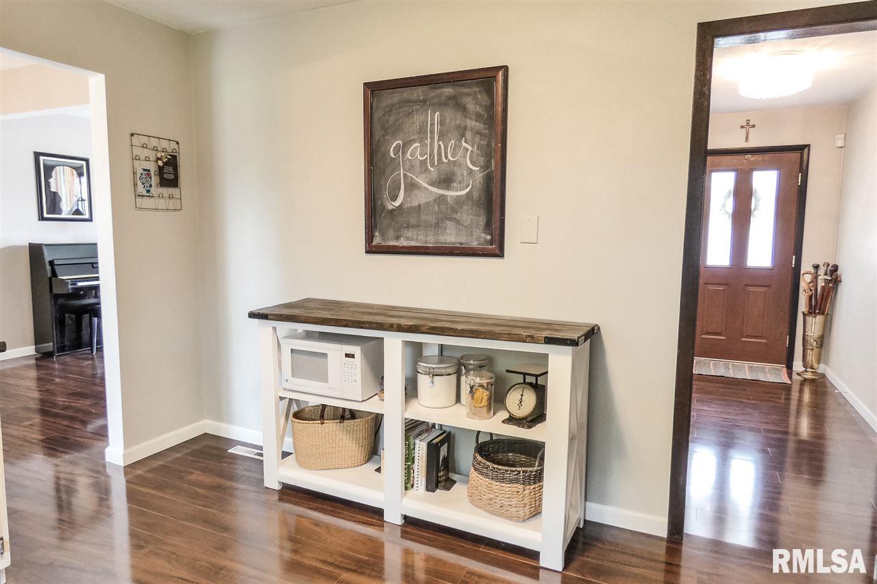 410 West Stonegate Road Peoria, IL 61614 - Photo 10 of 31 Gallery Image 10