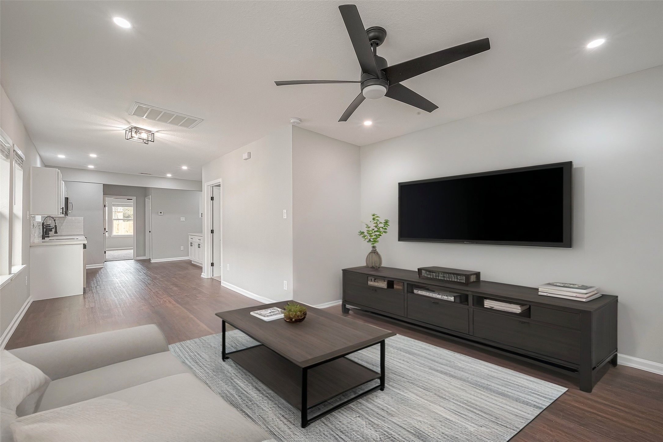 3413 Simmons Street Houston, TX 77004 - Photo 2 of 26 Virtually staged living area