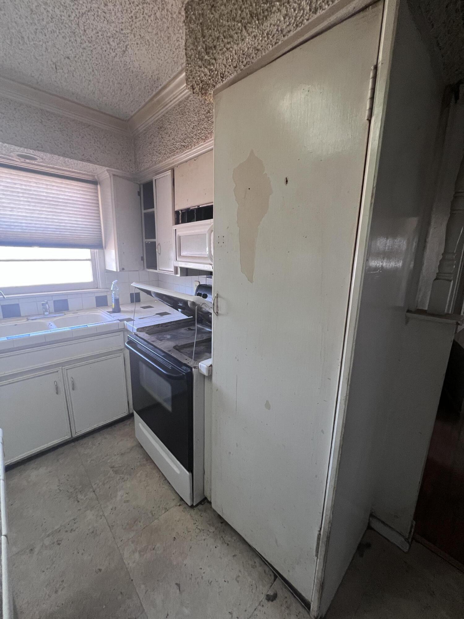 3102 48th Street Lubbock, TX 79413 - Photo 7 of 32 kitchen_8589
