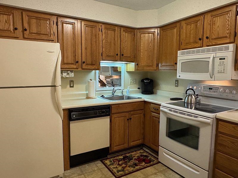 227 Main Street, Unit 235 Lincoln, NH 03251 - Photo 12 of 44