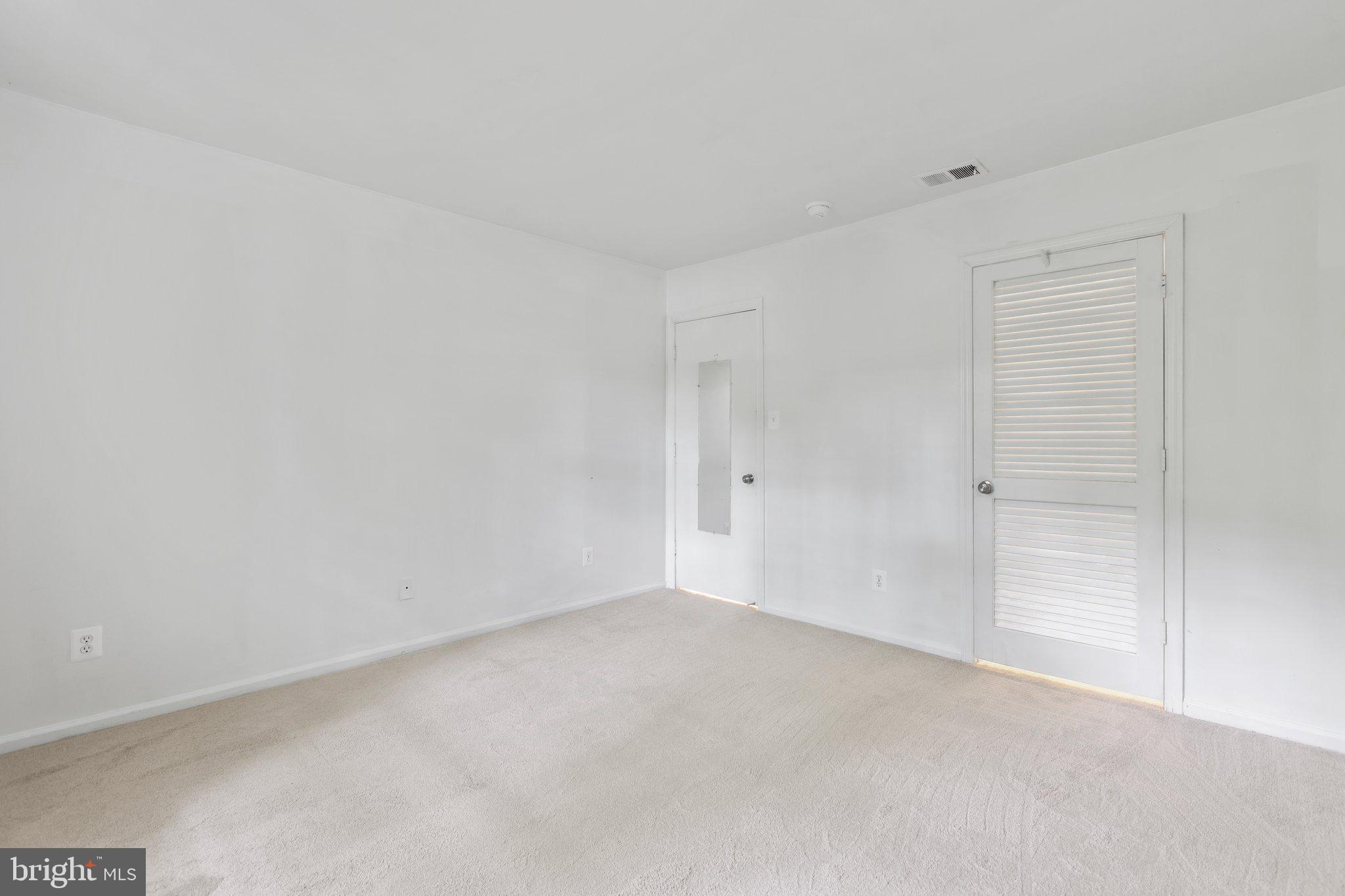5902 Kingsford Road, Unit 406 Springfield, VA 22152 - Photo 19 of 41 Primary Bedroom