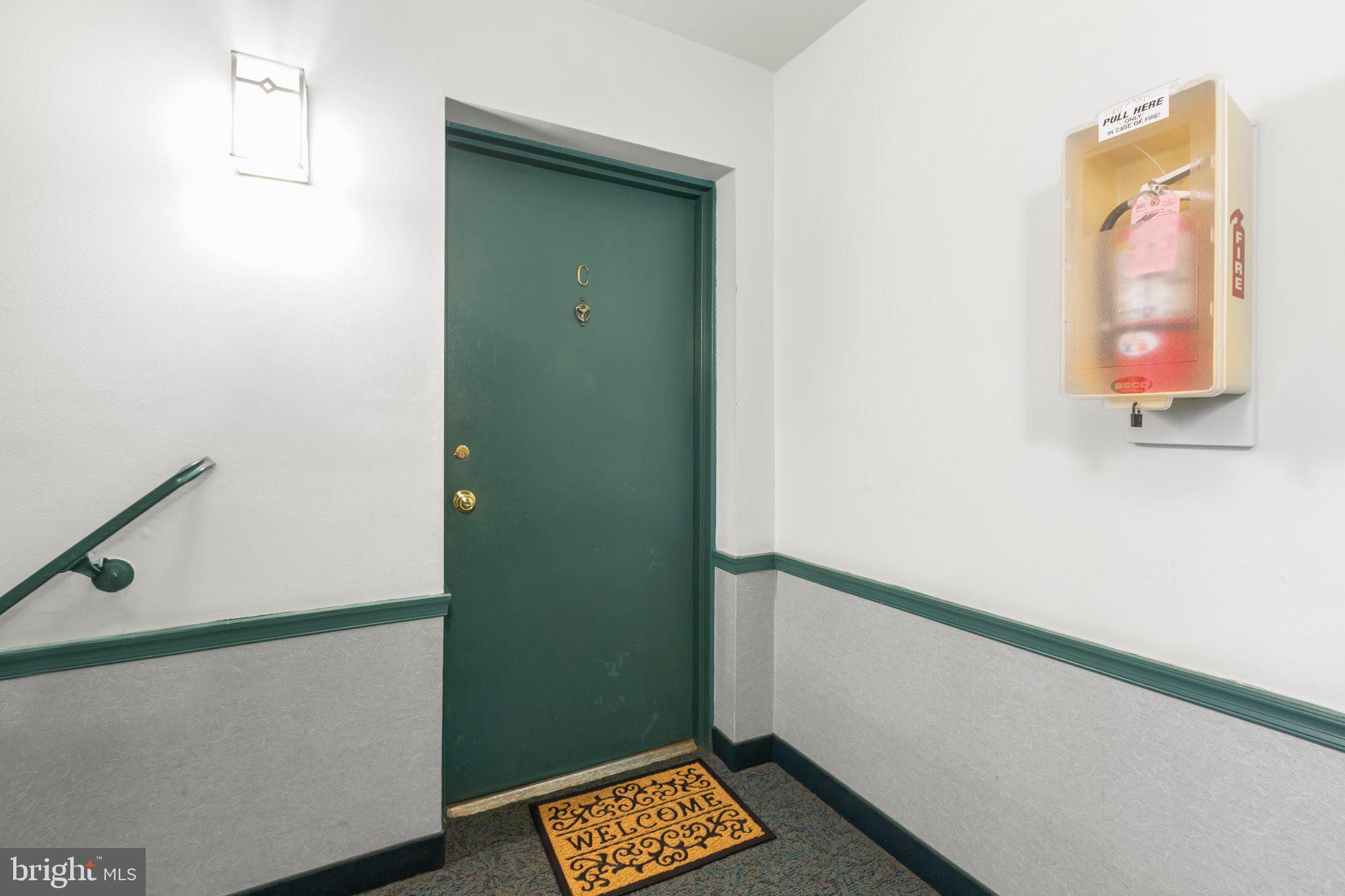 5902 Kingsford Road, Unit 406 Springfield, VA 22152 - Photo 25 of 41 Unit door on entrance level