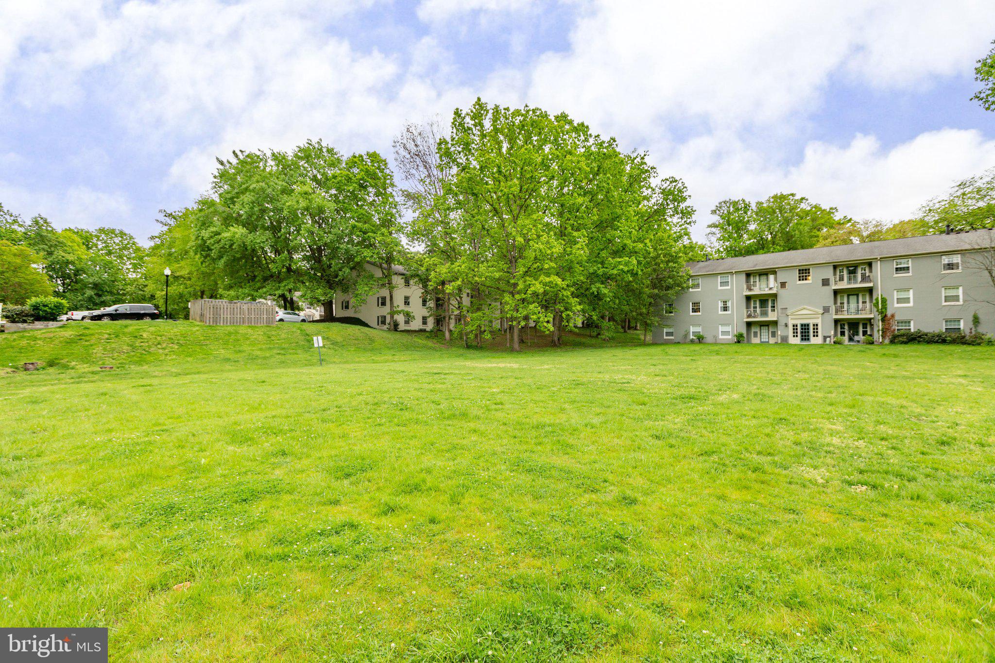 5902 Kingsford Road, Unit 406 Springfield, VA 22152 - Photo 38 of 41 Open grassland