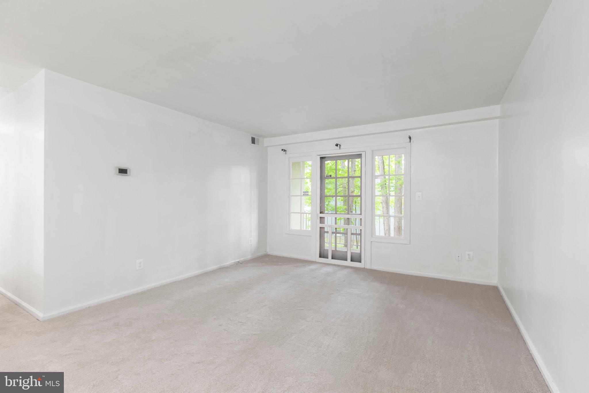 5902 Kingsford Road, Unit 406 Springfield, VA 22152 - Photo 4 of 41 Living room