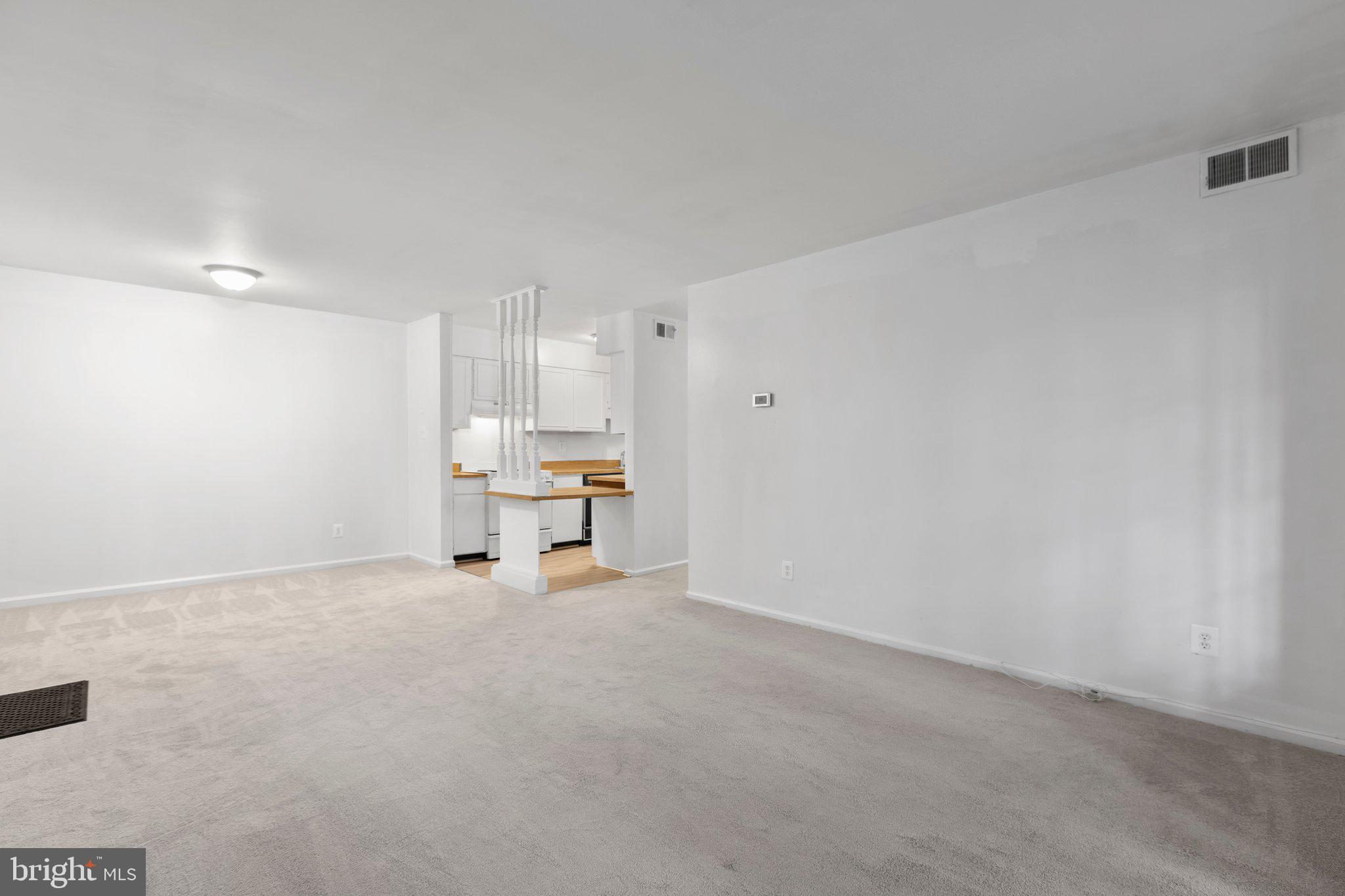 5902 Kingsford Road, Unit 406 Springfield, VA 22152 - Photo 6 of 41 Living room