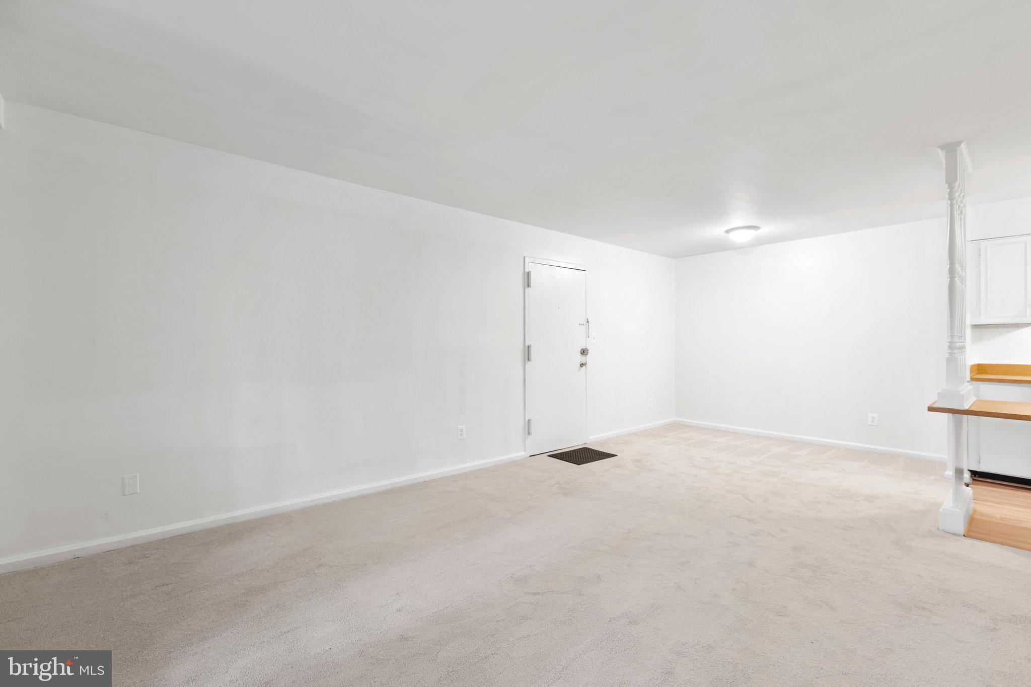 5902 Kingsford Road, Unit 406 Springfield, VA 22152 - Photo 7 of 41 Living room