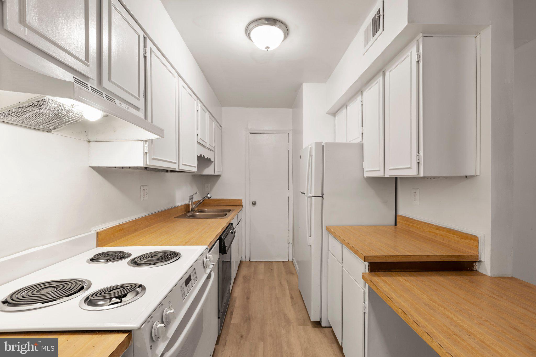 5902 Kingsford Road, Unit 406 Springfield, VA 22152 - Photo 10 of 41 Kitchen
