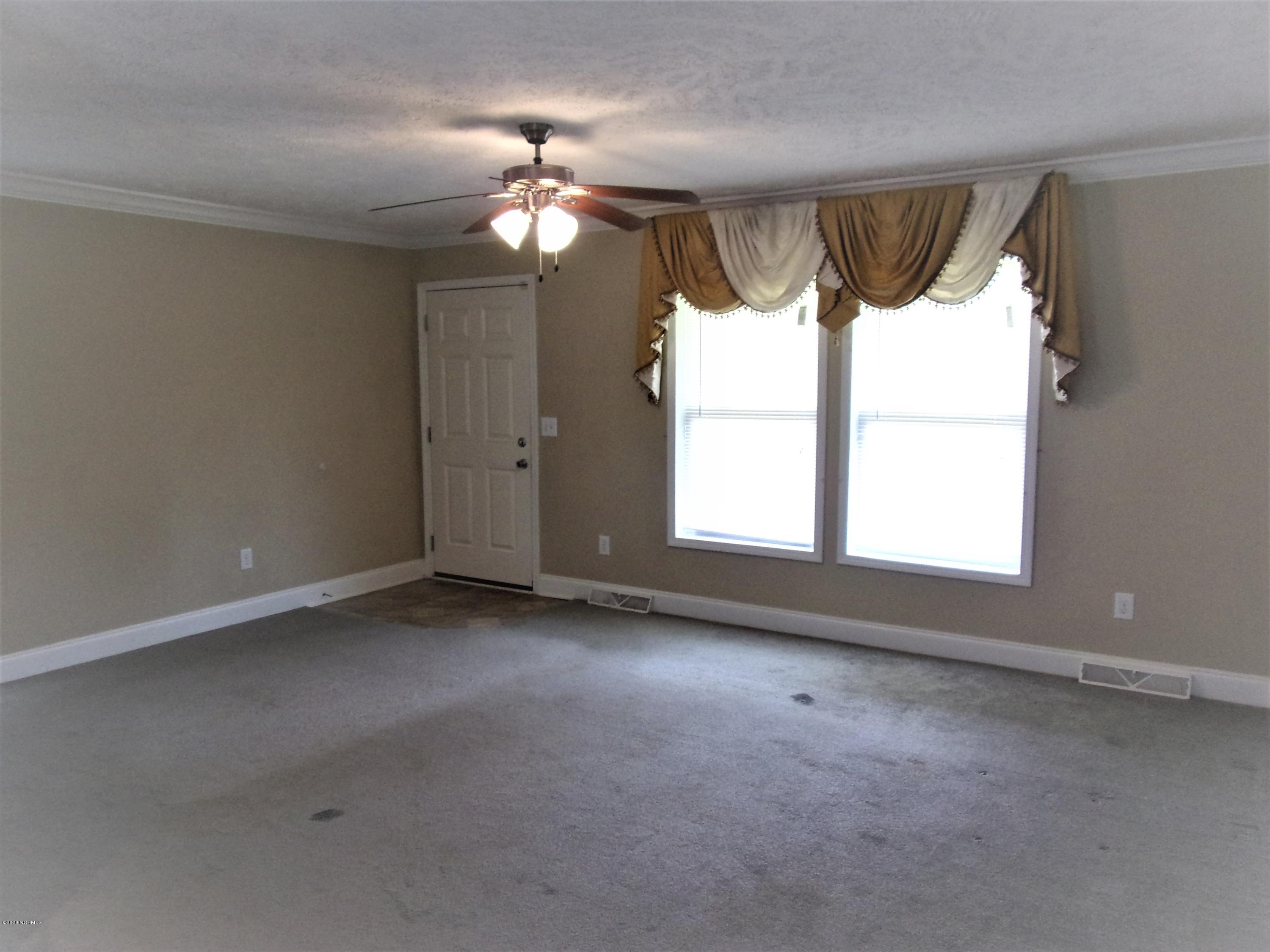 2568 Union Chapel Road Currie, NC 28435 - Photo 2 of 16 Living Room