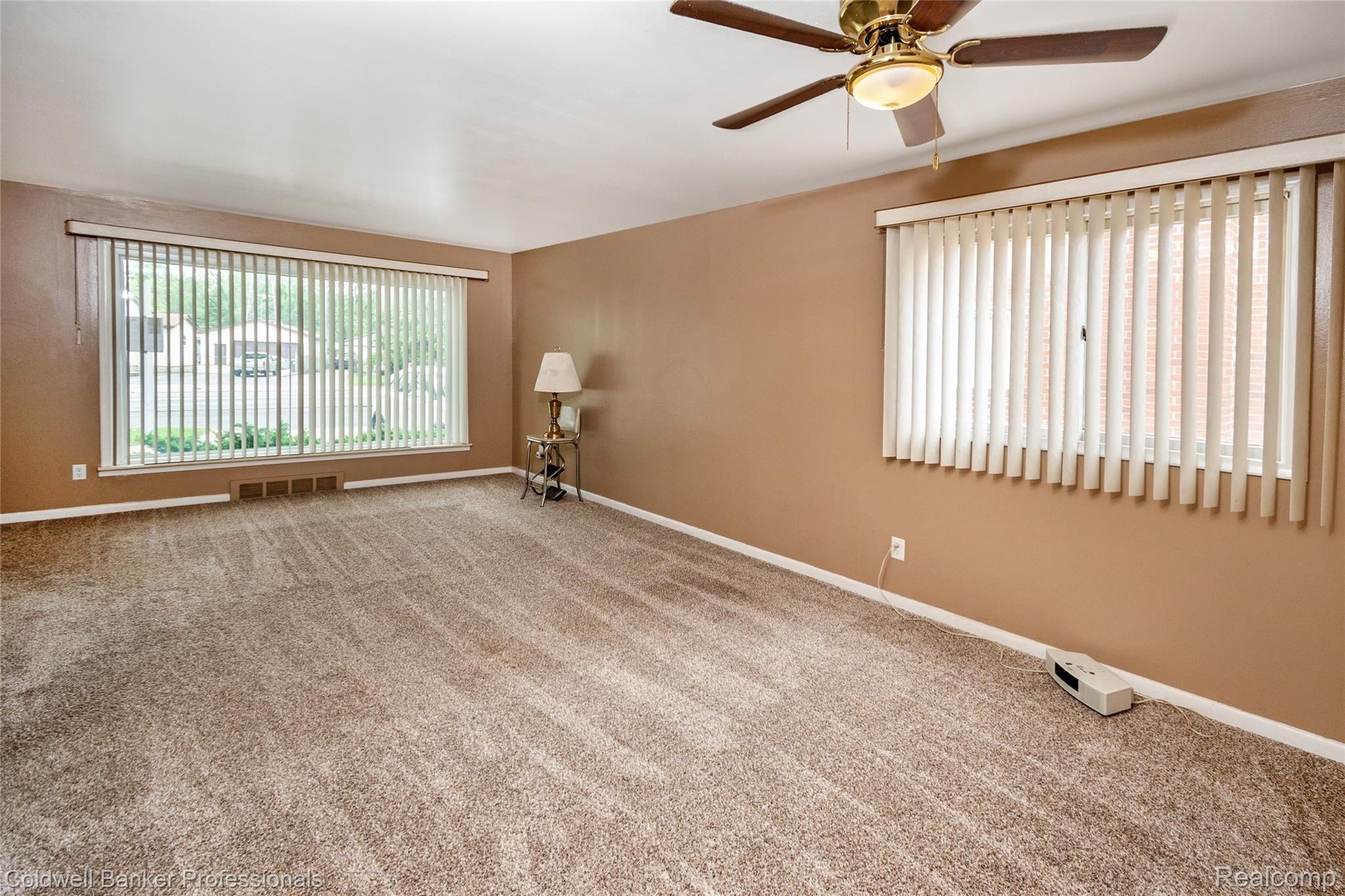 8105 Pardee Road Taylor, MI 48180 - Photo 6 of 34 Living Room