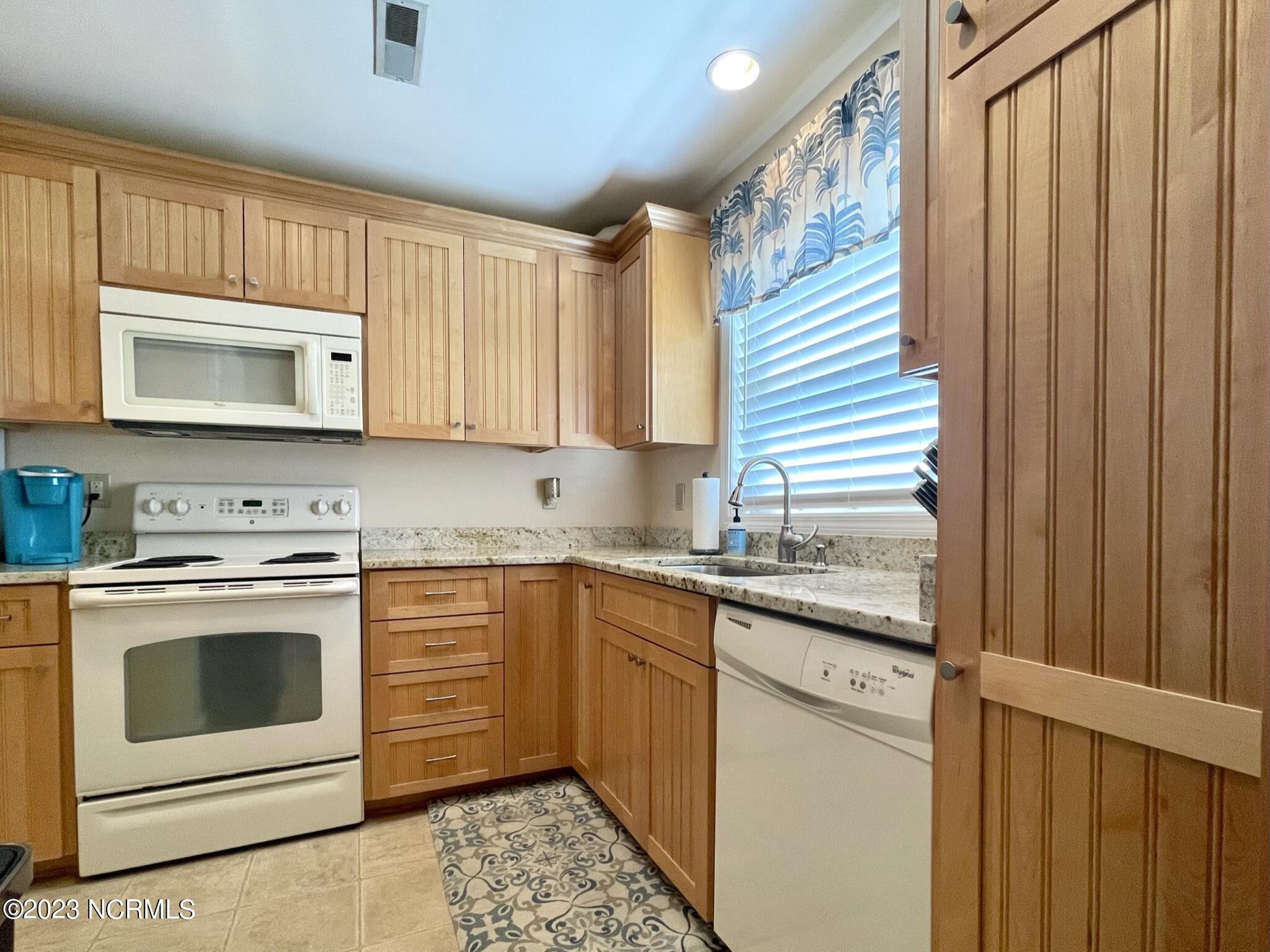 277 Salter Path Road, Unit 73 Pine Knoll Shores, NC 28512 - Photo 6 of 34 IMG_3123