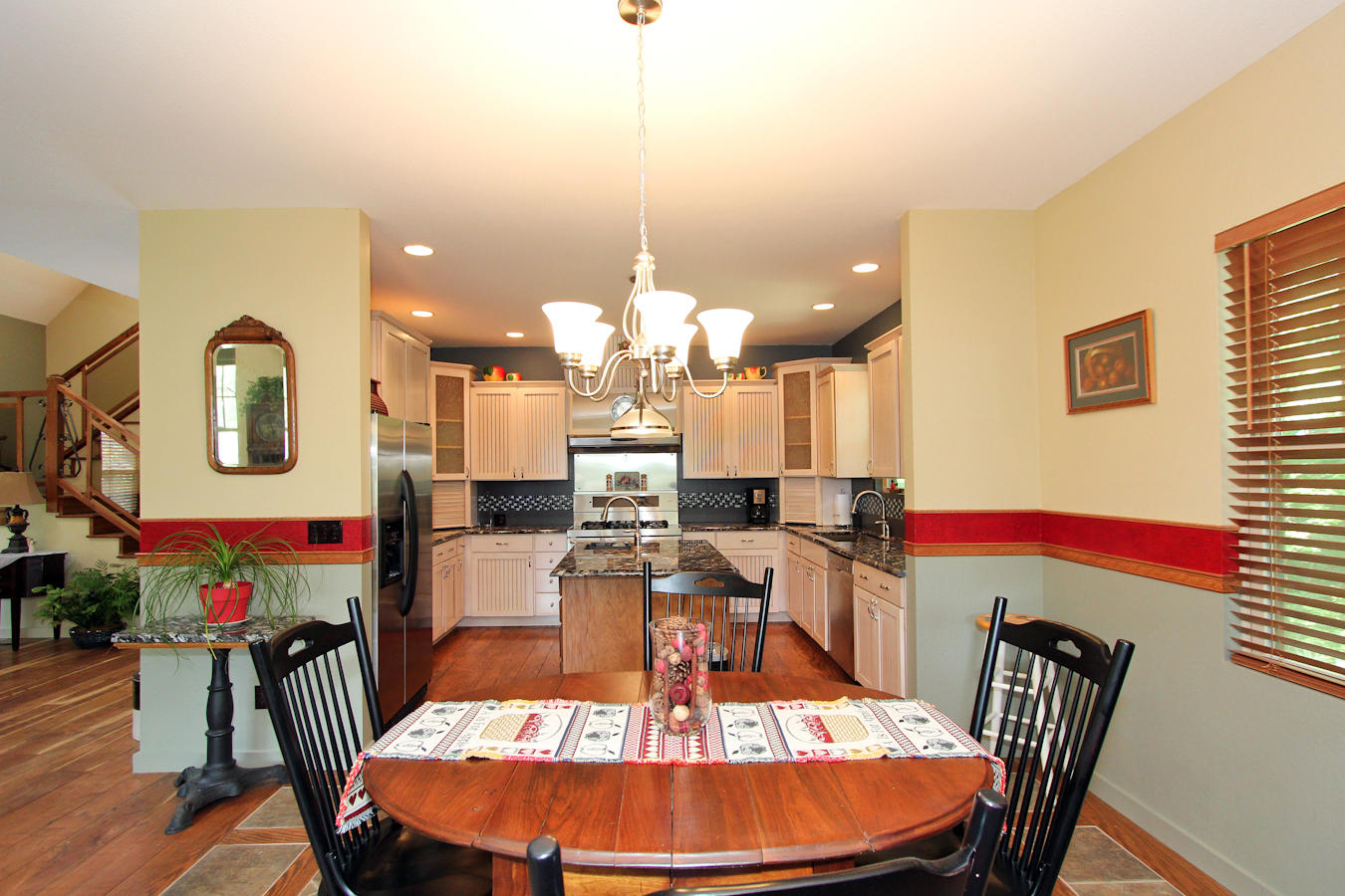 215 Inata Trace Loudon, TN 37774 - Photo 13 of 39 12_Dining & Kitchen