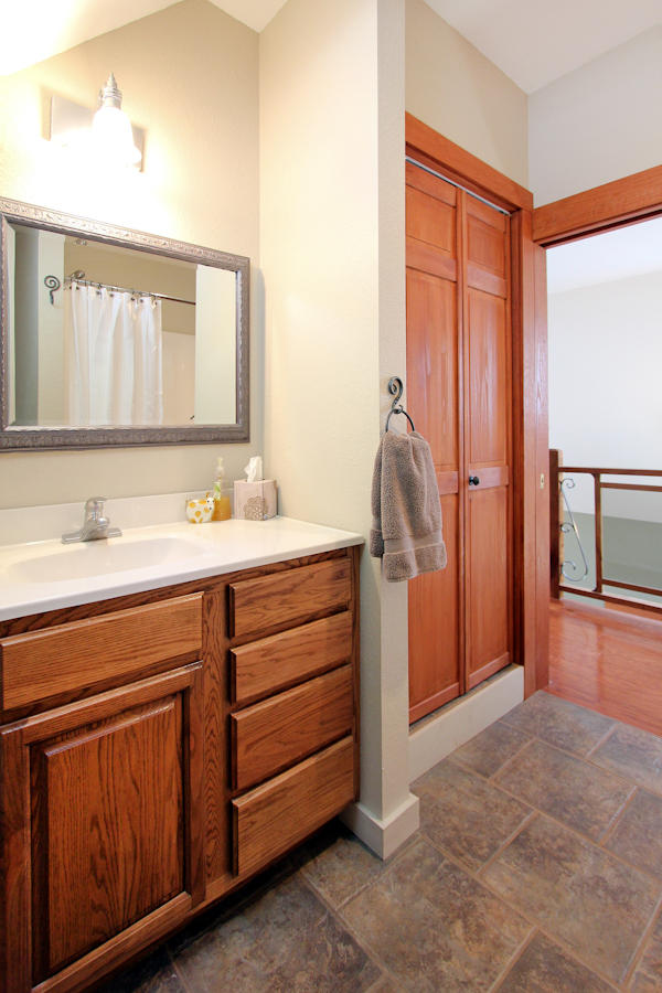 215 Inata Trace Loudon, TN 37774 - Photo 31 of 39 30_Full Bath 2 View 2