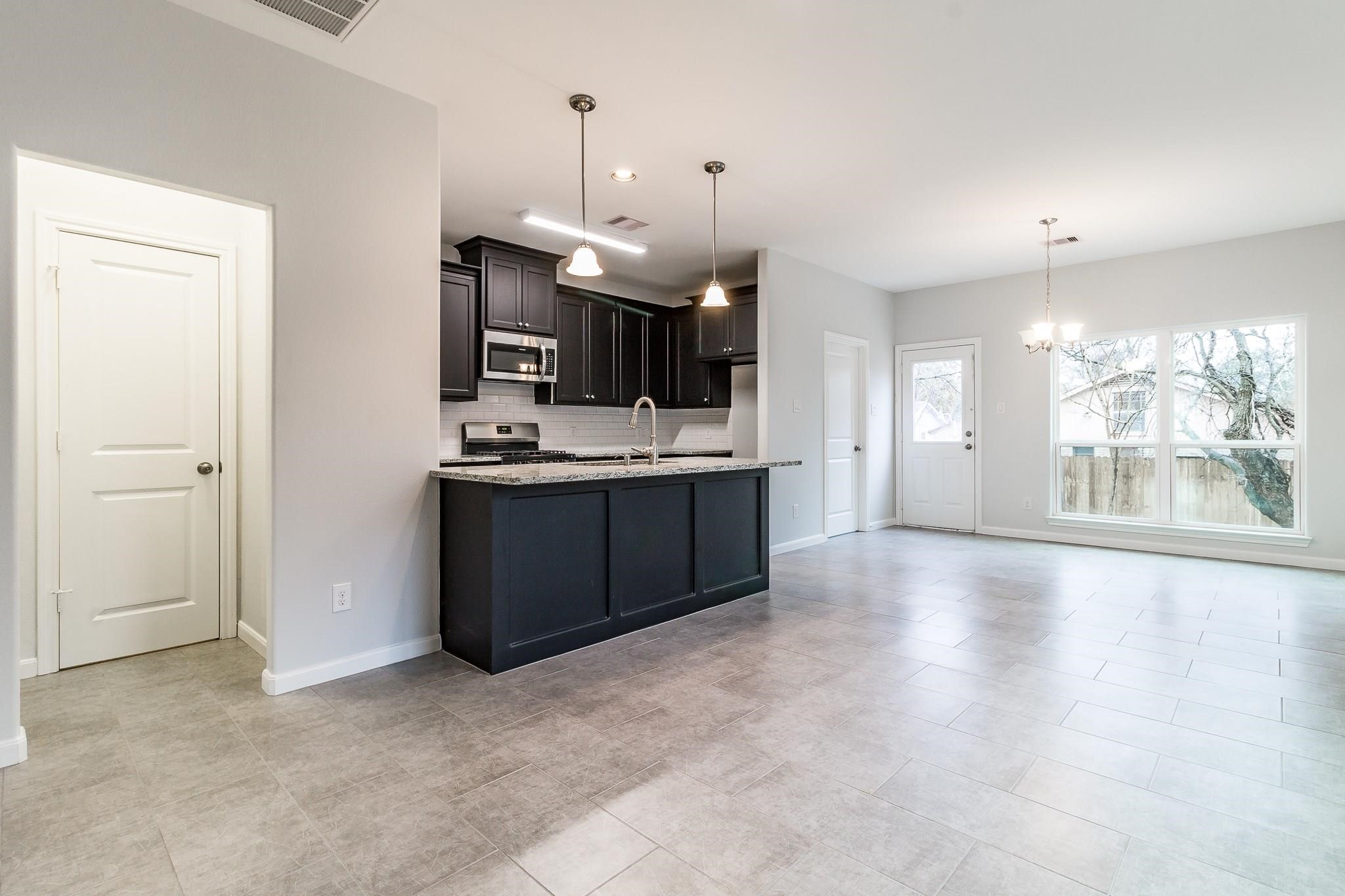 710 Barkley Street, Unit B Houston, TX 77022 - Photo 6 of 25