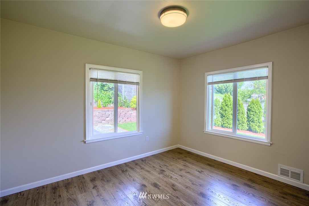 207 Taylor Avenue Northwest Renton, WA 98057 - Photo 8 of 18 Gallery Image 8