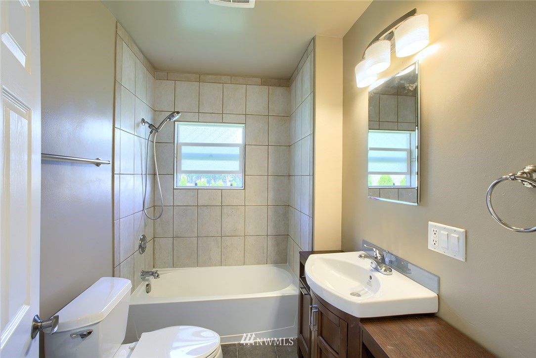 207 Taylor Avenue Northwest Renton, WA 98057 - Photo 9 of 18 Gallery Image 9
