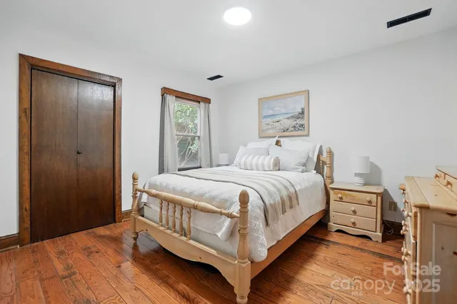 a view of a workspace with furniture