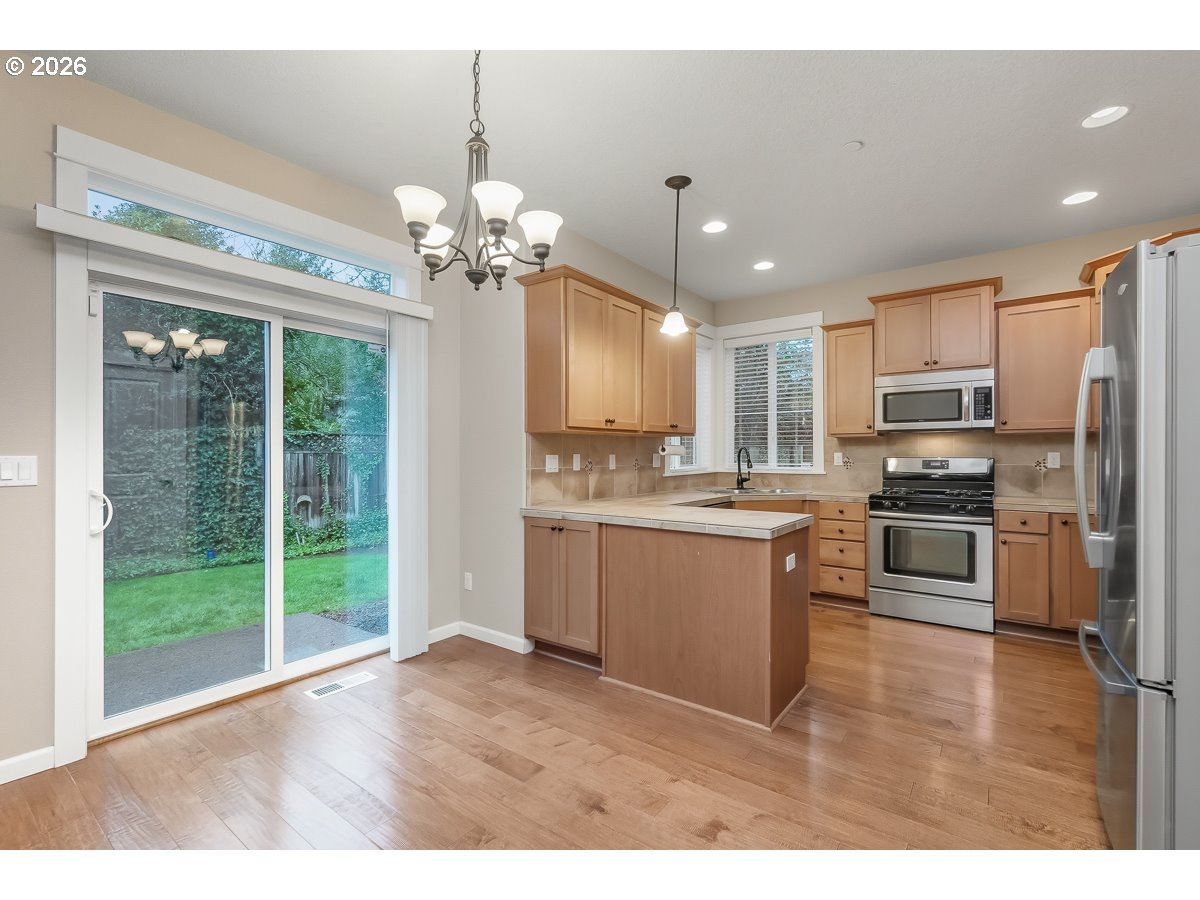 8684 Southwest Borders Street Portland, OR 97223 - Photo 12 of 39 Gallery Image 12