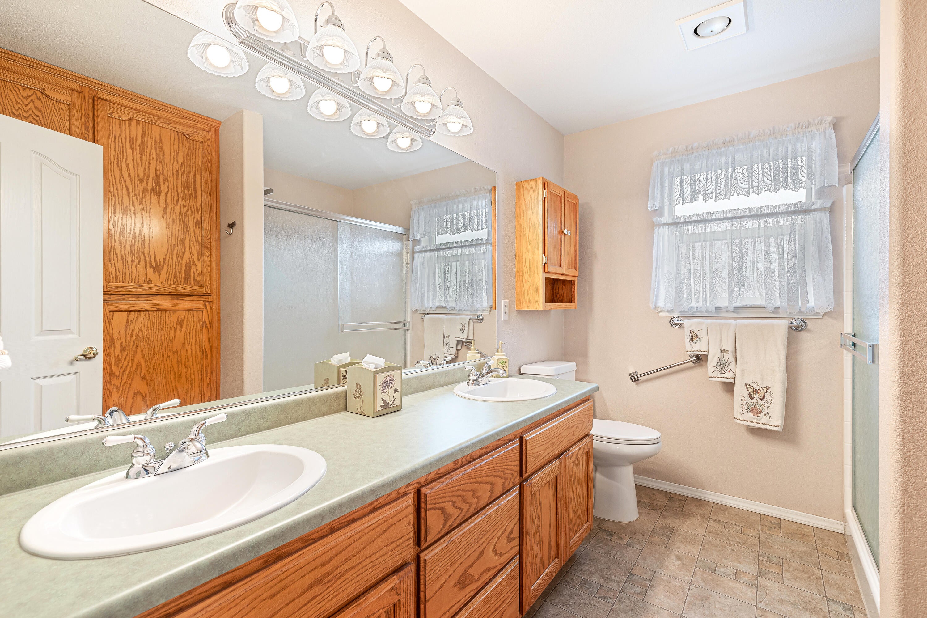 2649 Rabun Way Central Point, OR 97502 - Photo 27 of 39 9R9A3043