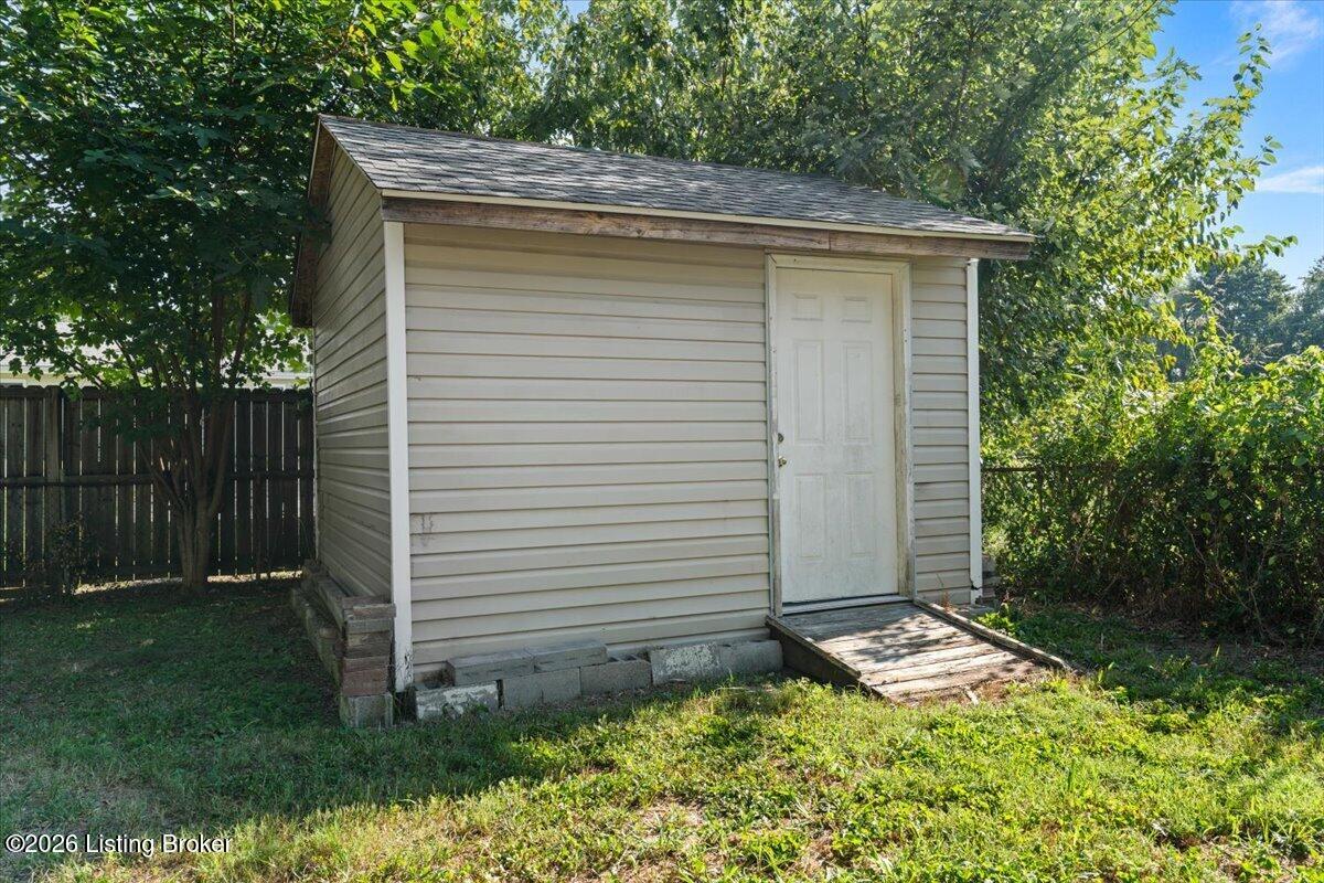 6707 Pendleton Road Louisville, KY 40272 - Photo 34 of 35 34-DSC05800