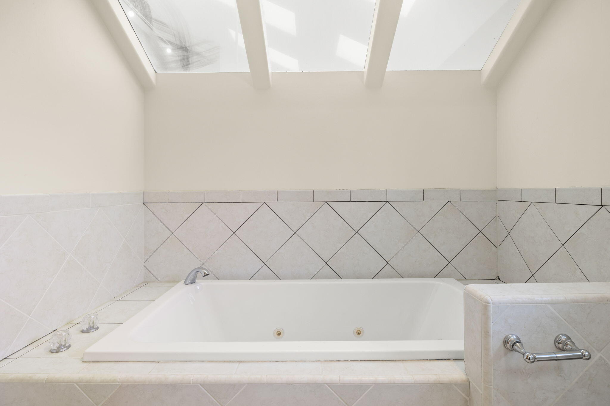 6870 Trigo Road Goleta, CA 93117 - Photo 16 of 25 a bathroom with a bathtub and window