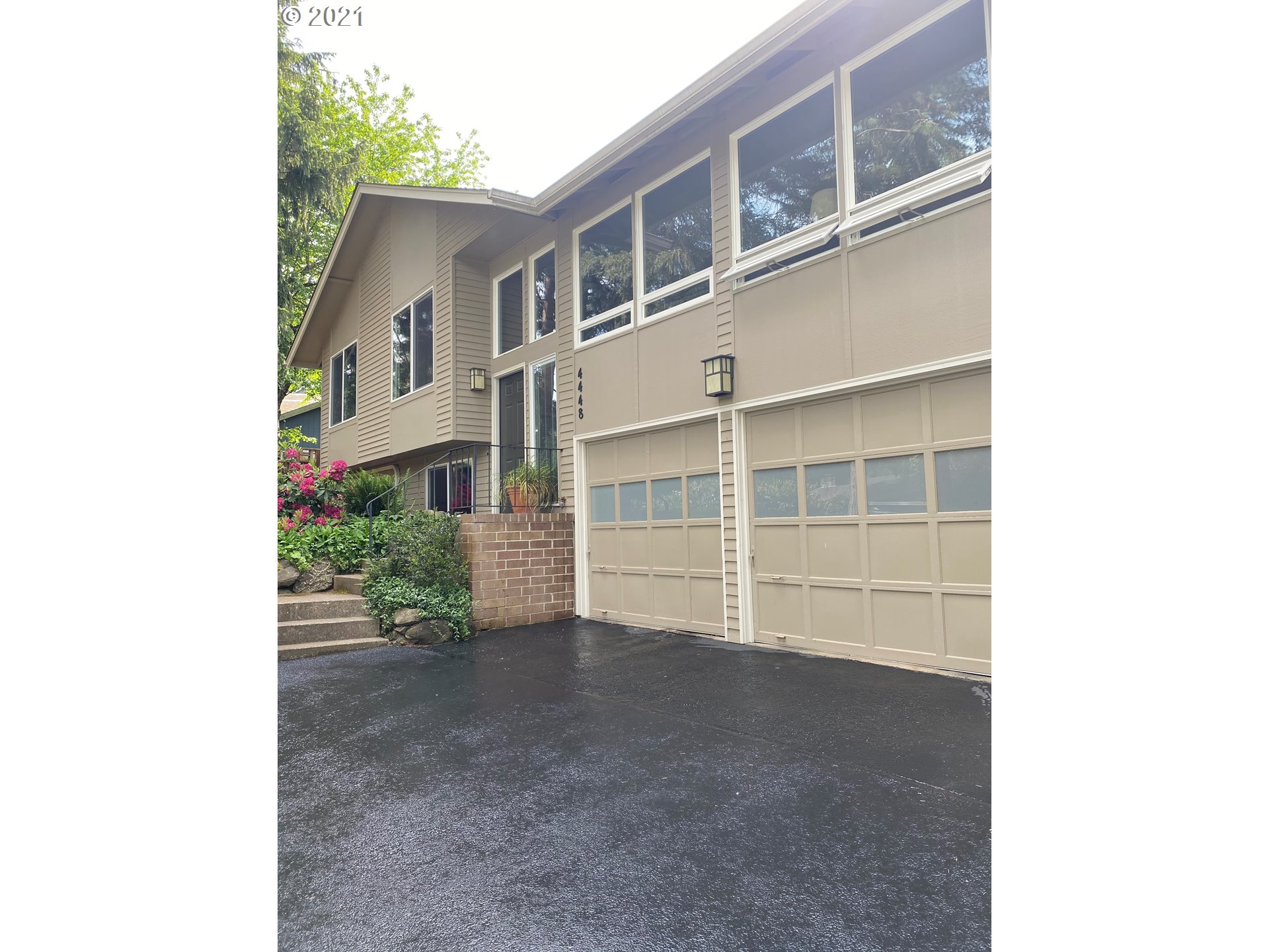 4448 Fox Hollow Road Eugene, OR 97405 - Photo 2 of 28 Gallery Image 2