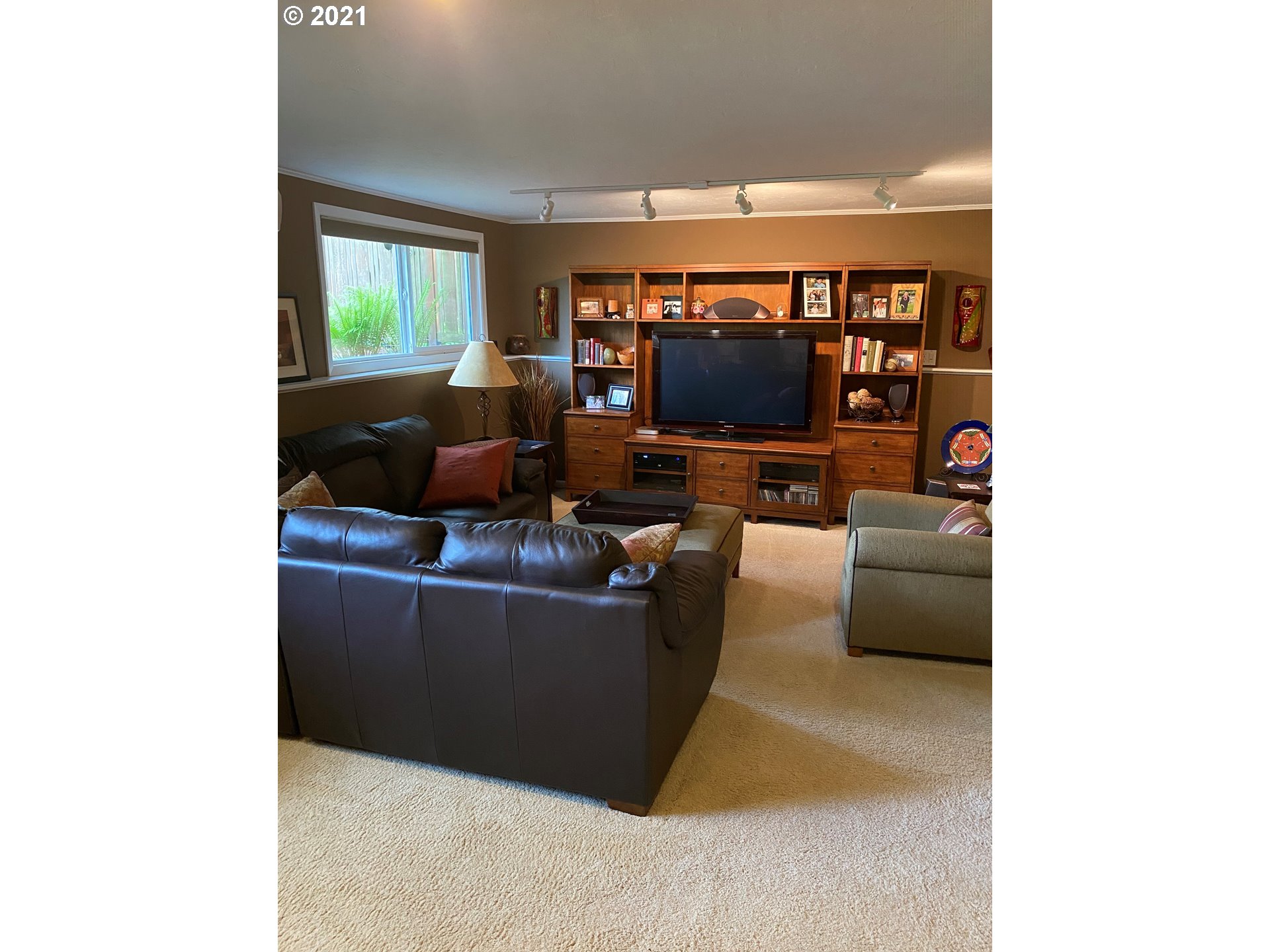 4448 Fox Hollow Road Eugene, OR 97405 - Photo 9 of 28 Gallery Image 9