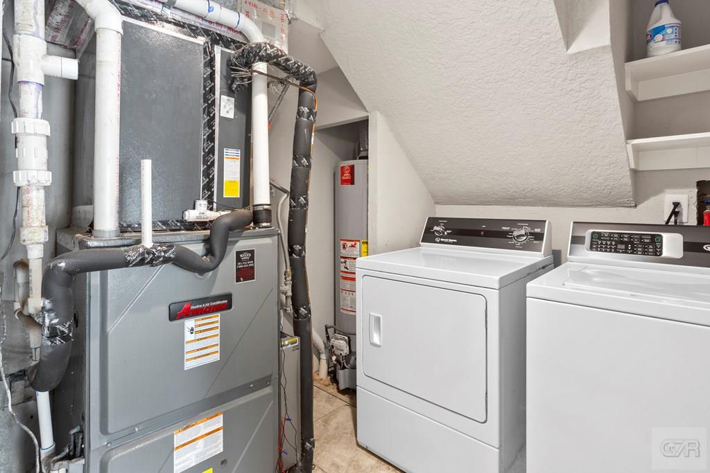 14009 West Hughes Road Dickinson, TX 77539 - Photo 22 of 54 a utility room with dryer and washer