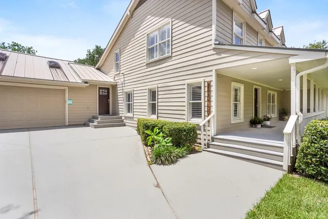 a view of a house with a small yard and plants