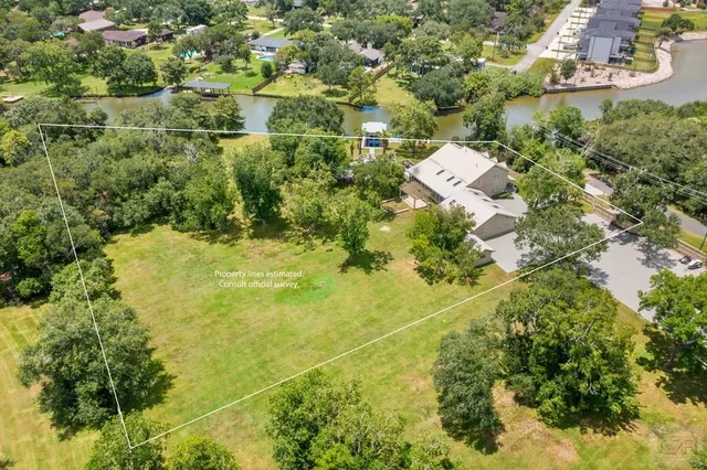 a picture of a bench in front of gate