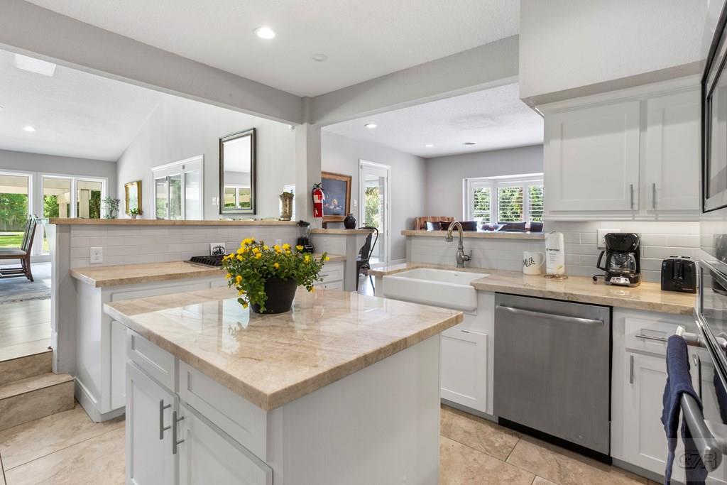 14009 West Hughes Road Dickinson, TX 77539 - Photo 10 of 54