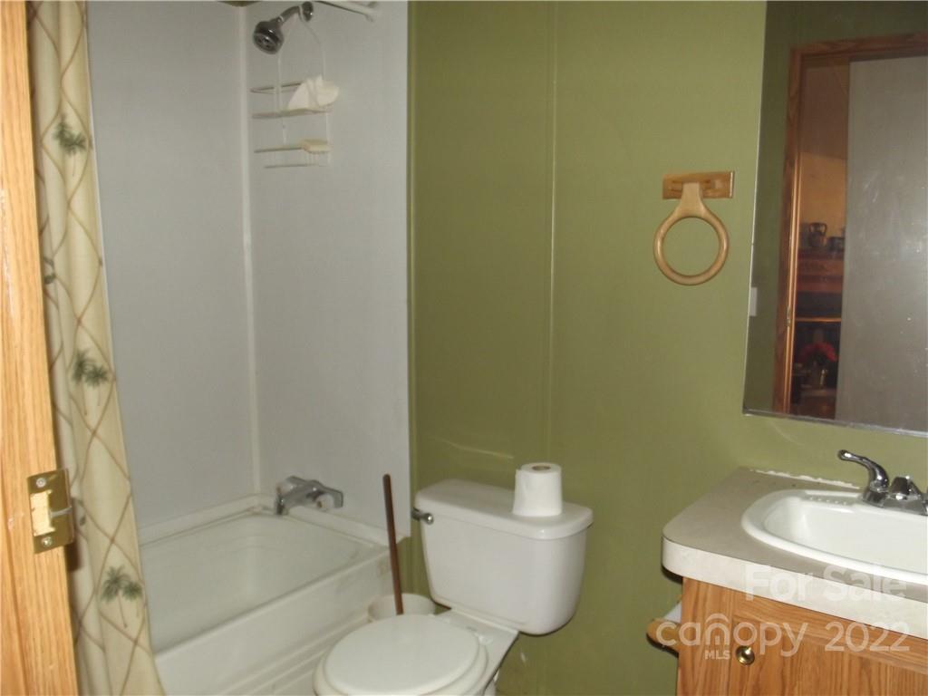 7773 Riverbend Road Claremont, NC 28610 - Photo 8 of 13 Gallery Image 8