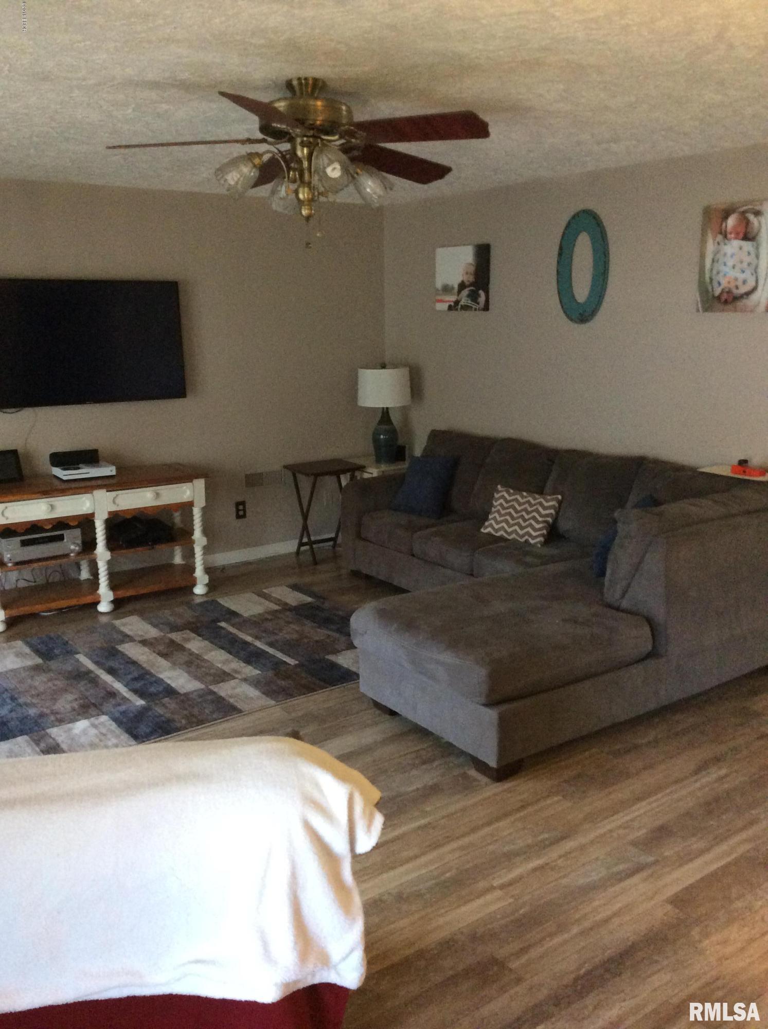 7810 Idyle Wild Road Du Quoin, IL 62832 - Photo 2 of 16