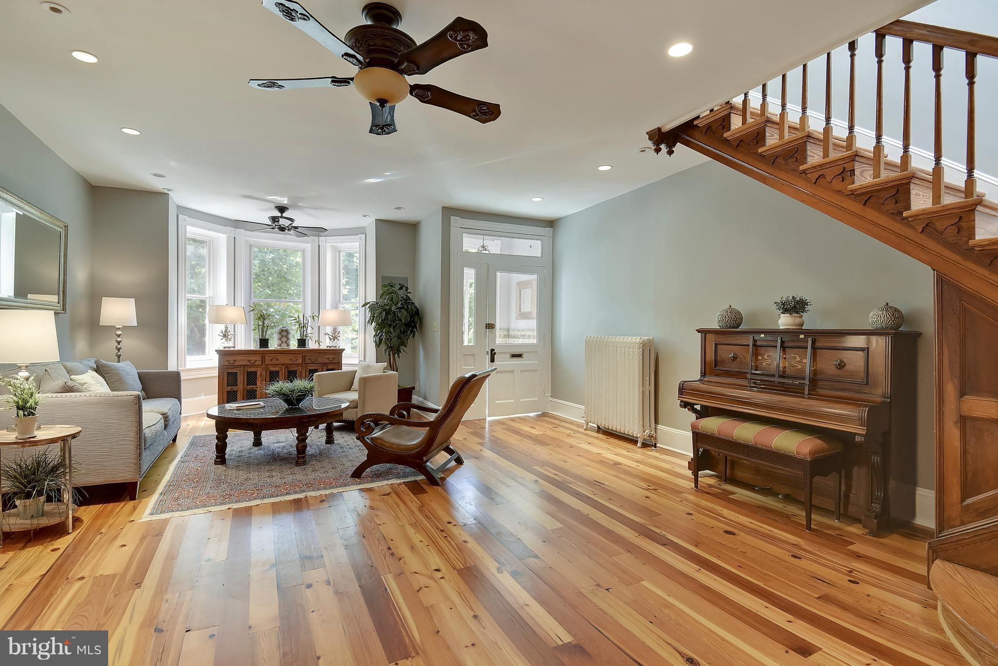 215 5th Street Northeast Washington, DC 20002 - Photo 5 of 33 Living Room