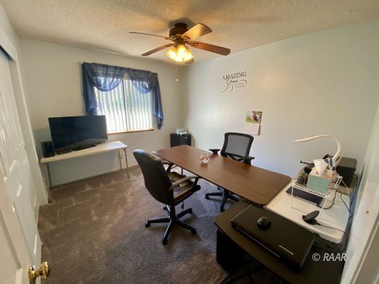 812 Charles Court Ridgecrest, CA 93555 - Photo 24 of 32 a workspace with furniture and window