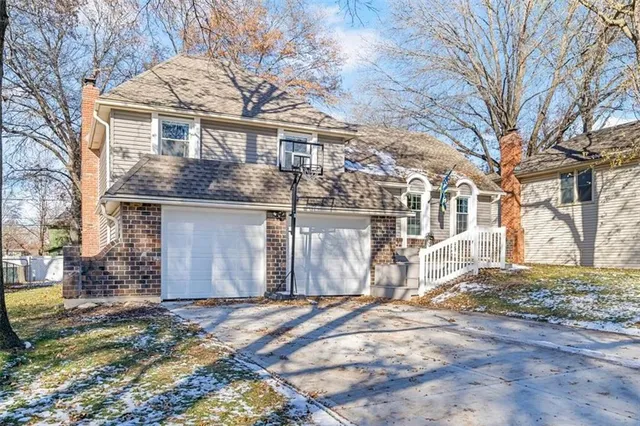 $415,000 | 12418 West 100th Street, Lenexa, KS 66215