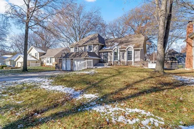 $415,000 | 12418 West 100th Street, Lenexa, KS 66215